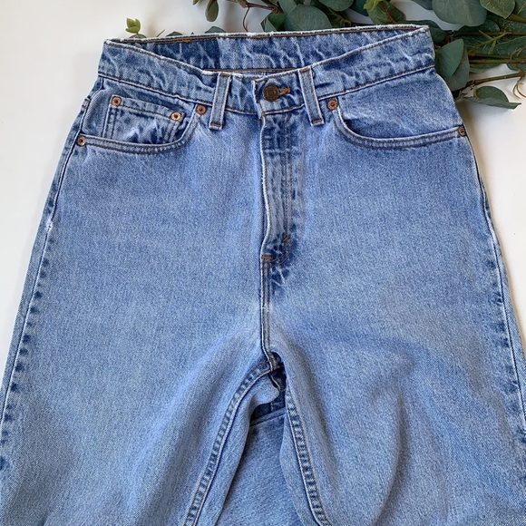 Vintage Levi’s 512 light wash high waist mom jeans - Picture 3 of 9